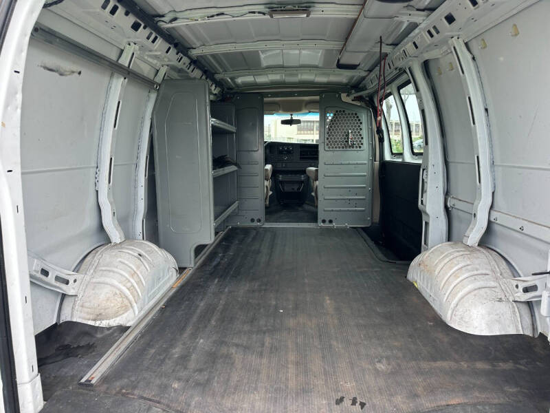 2012 Chevrolet Express Cargo Work Van - Photo 21