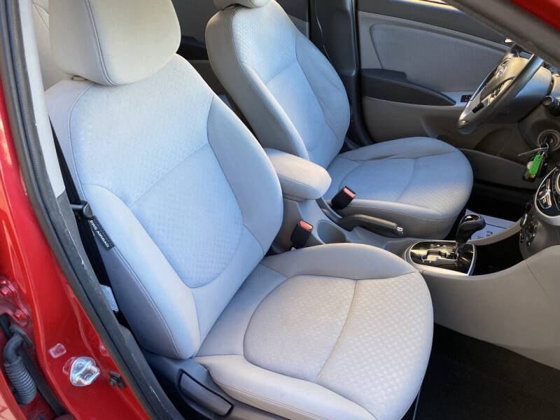 2013 Hyundai Accent SE