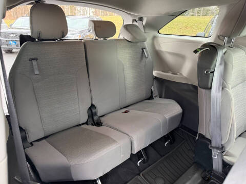 2023 Toyota Sienna LE 8-Passenger