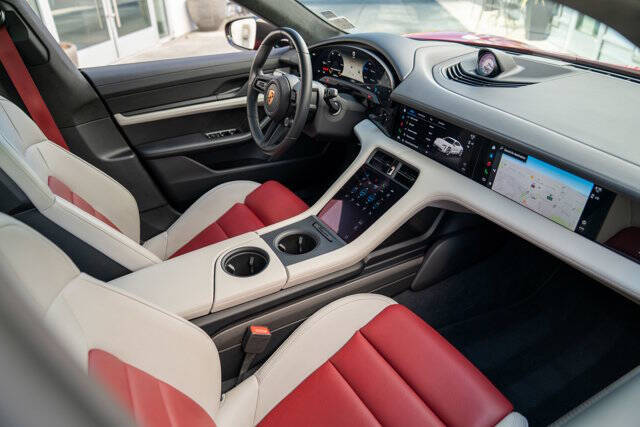 2022 Porsche Taycan 11