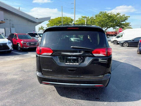 2017 Chrysler Pacifica Touring-L