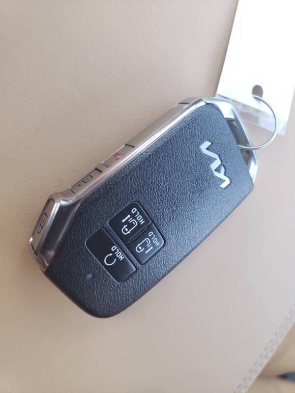 2023 Kia Carnival LX