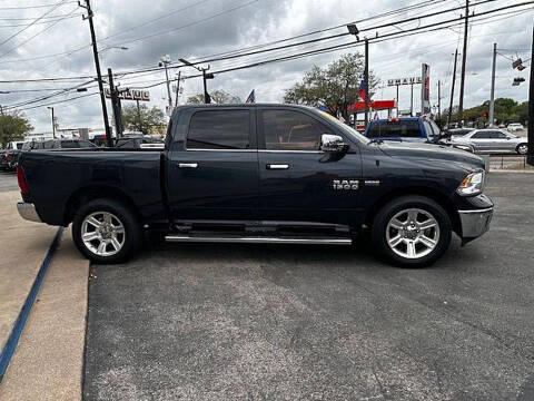 2017 RAM 1500 SLT