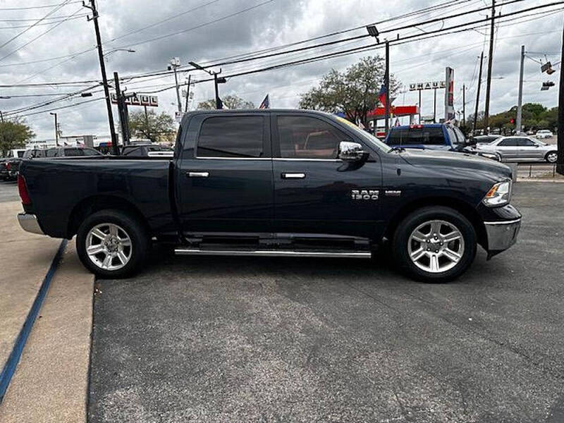 2017 RAM 1500 SLT