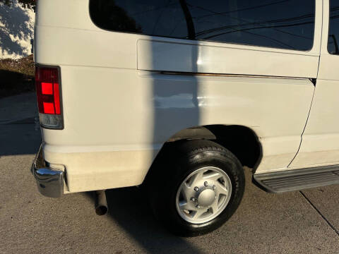 2009 Ford E-Series E-350 SD XLT