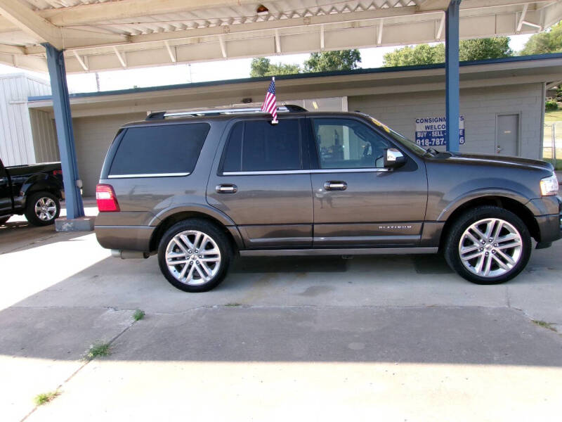 2017 Ford Expedition Platinum's photo