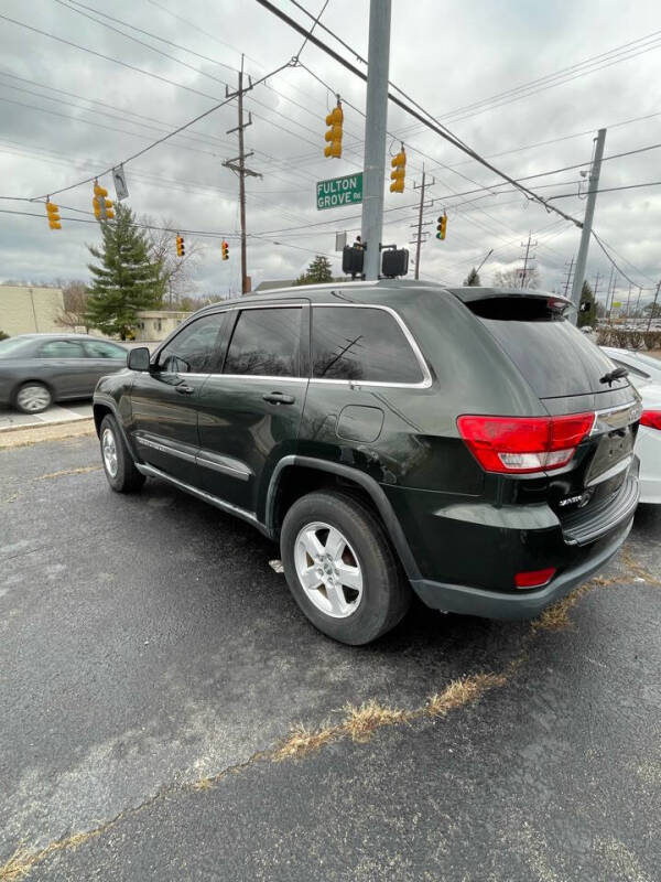 2011 Jeep Grand Cherokee Laredo photo 4