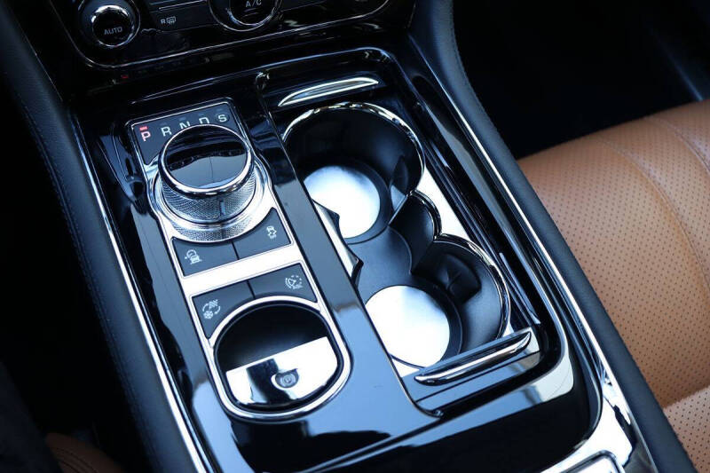 2016 Jaguar XJ R-Sport