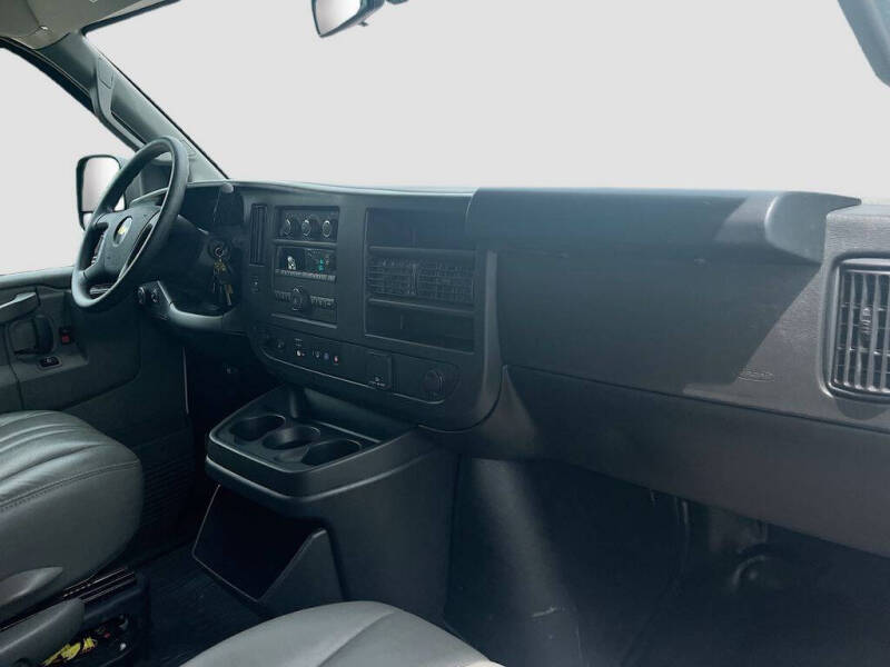 2025 Chevrolet Express 2500