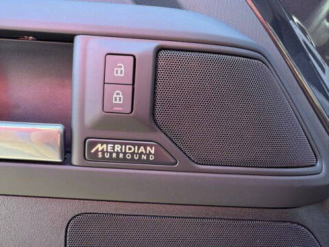 2025 Land Rover Defender 130 P400 X-Dynamic SE