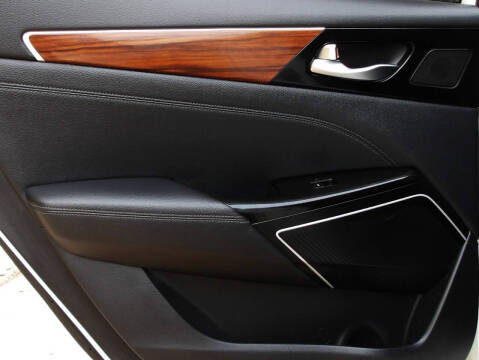 2019 Kia Cadenza Technology