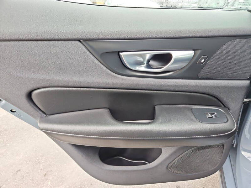 2024 Volvo S60 B5 Core Dark Theme