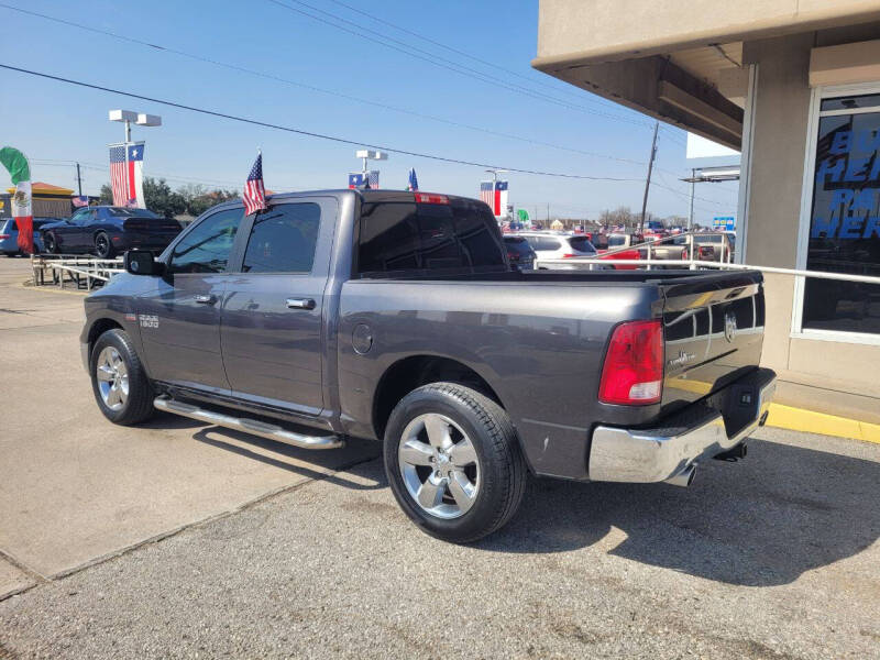 2016 RAM 1500 SLT