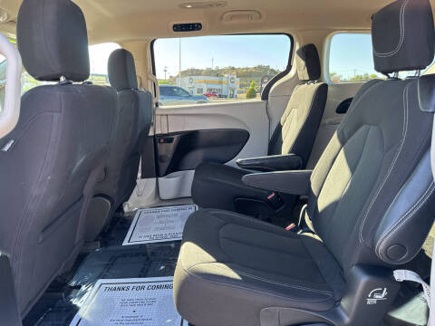 2023 Chrysler Voyager LX