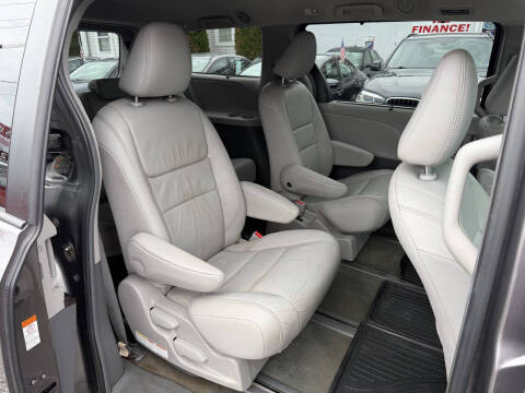 2016 Toyota Sienna XLE Premium 7-Passenger