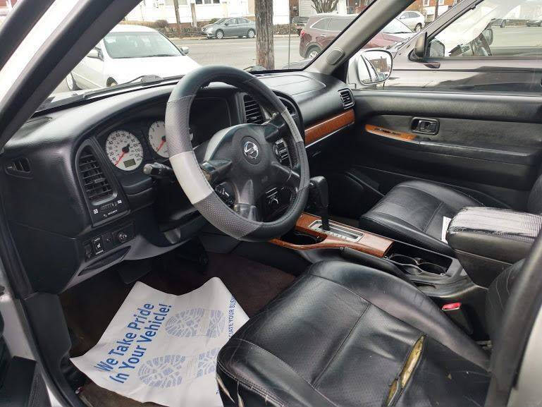 2003 Nissan Pathfinder LE