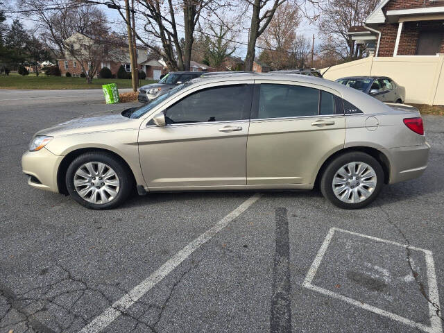 2013 Chrysler 200 for sale at QUEENSGATE AUTO SALES in York, PA