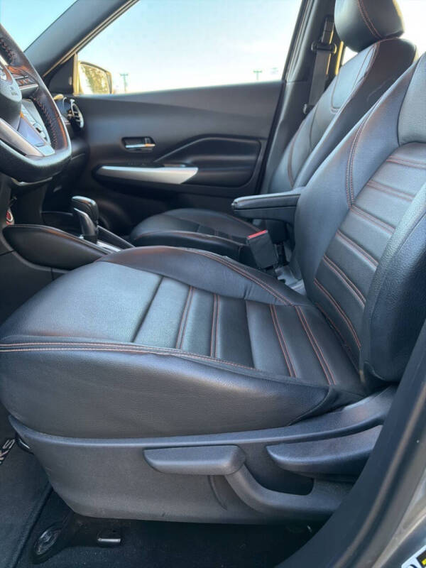 2020 Nissan Kicks SR