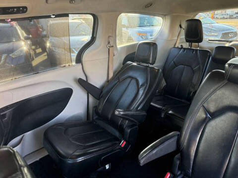 2020 Chrysler Voyager LXi