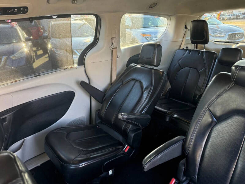 2020 Chrysler Voyager LXi