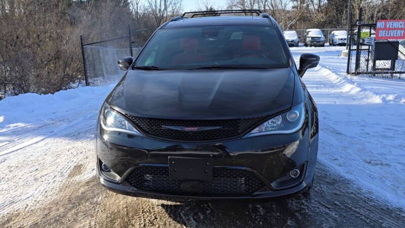 2020 Chrysler Pacifica Hybrid Limited Red S