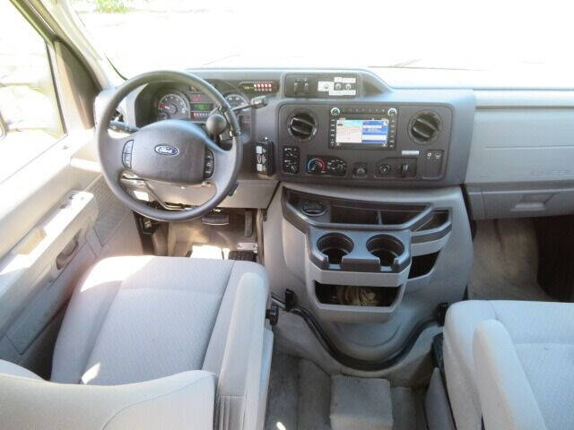 2011 Ford E-Series E-350 SD XLT