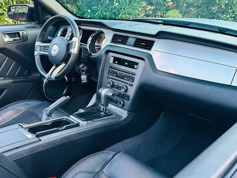 2012 Ford Mustang V6 Premium