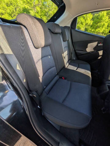 2020 Toyota Yaris Hatchback LE