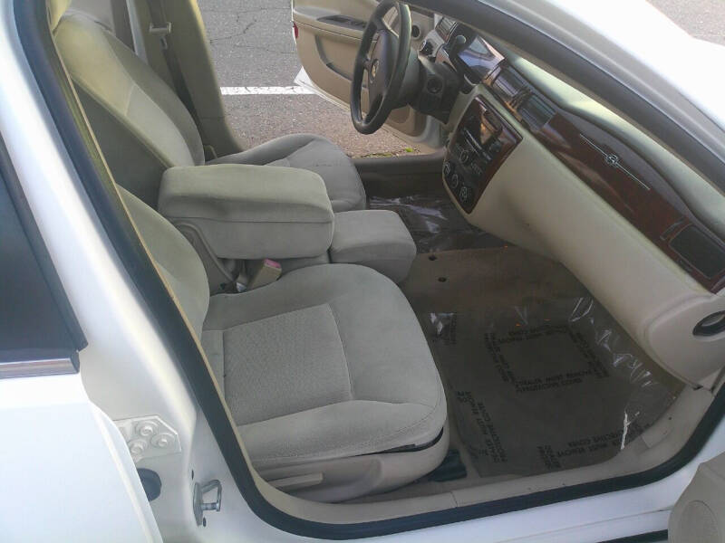 2006 Chevrolet Impala LS photo 12