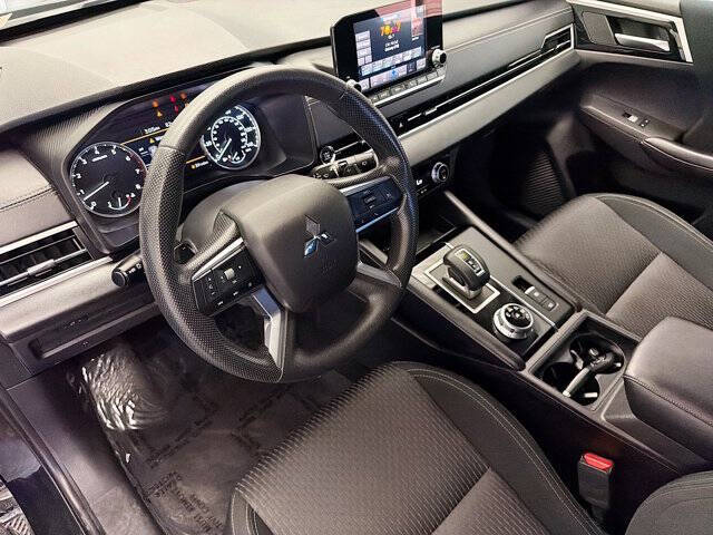 2024 Mitsubishi Outlander ES