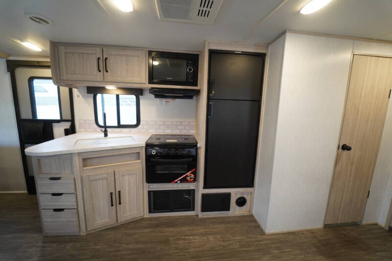2024 Cruiser RV Shadow Cruiser 280QBS