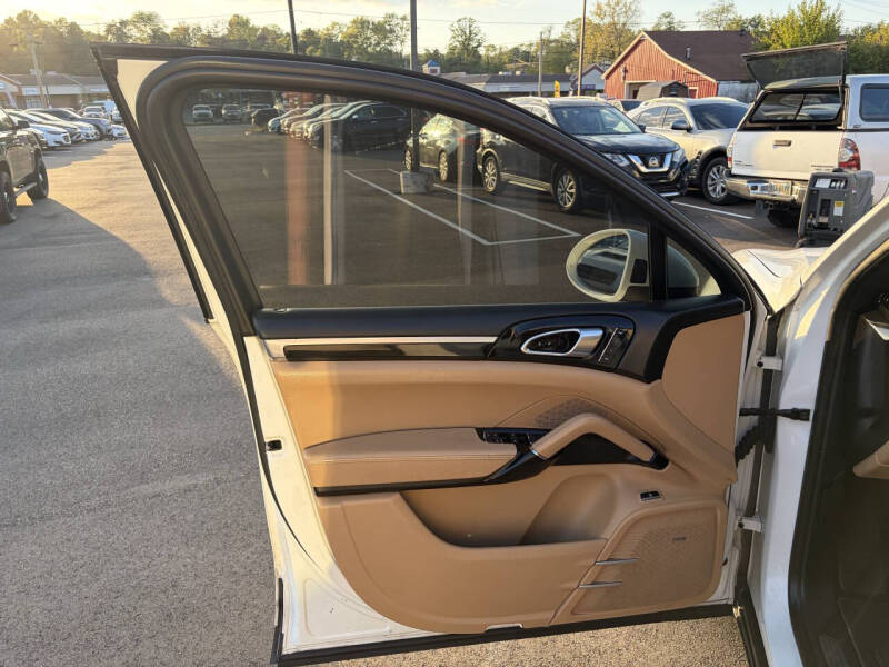 2017 Porsche Cayenne S E-Hybrid Platinum Edition