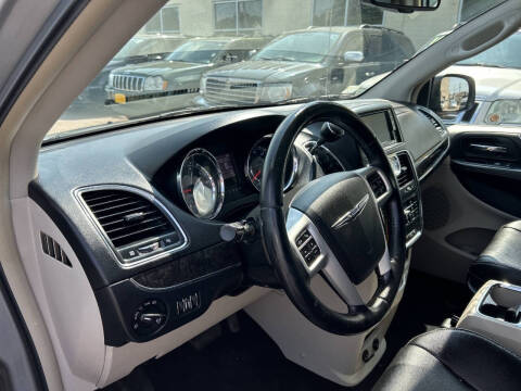 2014 Chrysler Town and Country Touring