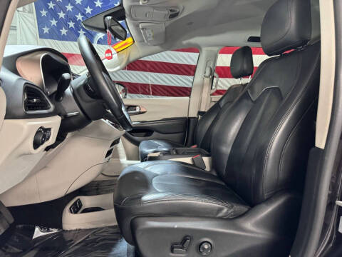 2017 Chrysler Pacifica Touring-L