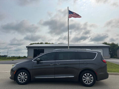 2018 Chrysler Pacifica for sale at Alan Browne Chevy in Genoa IL