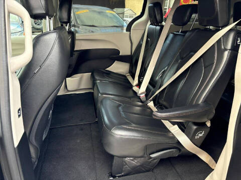 2017 Chrysler Pacifica Touring-L