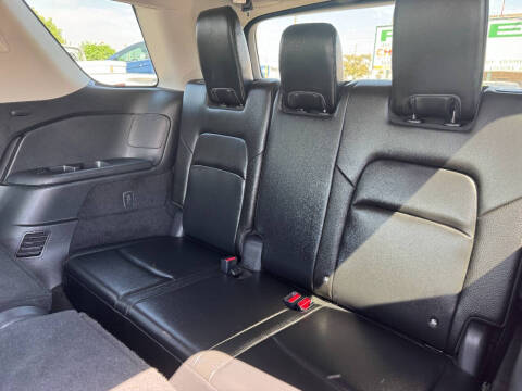 2023 Nissan Pathfinder SL