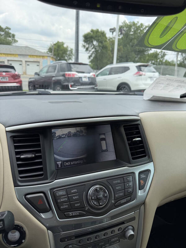 2017 Nissan Pathfinder SL