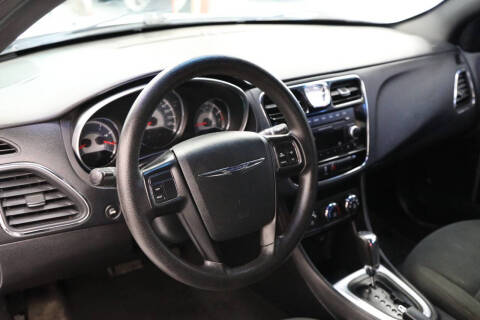 2012 Chrysler 200 LX