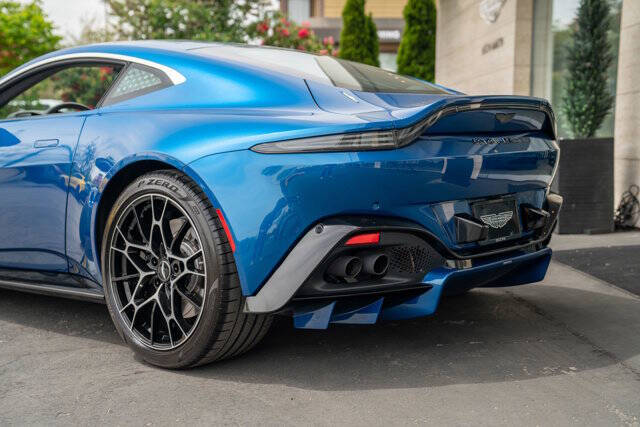 2022 Aston Martin Vantage 37