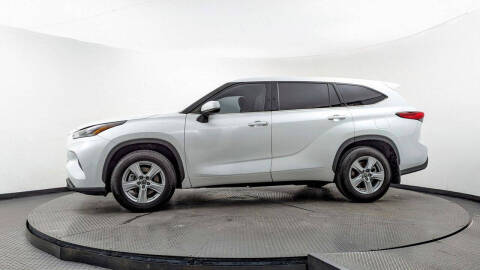 2022 Toyota Highlander LE