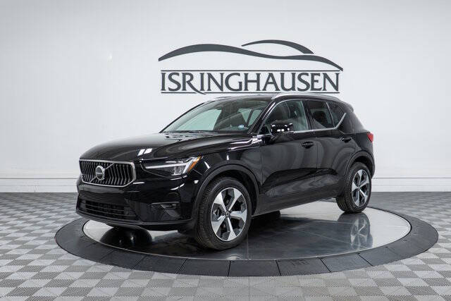 2023 Volvo XC40 B5 Plus Bright Theme
