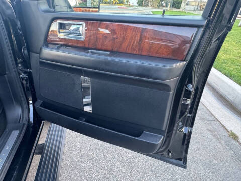 2017 Lincoln Navigator Select