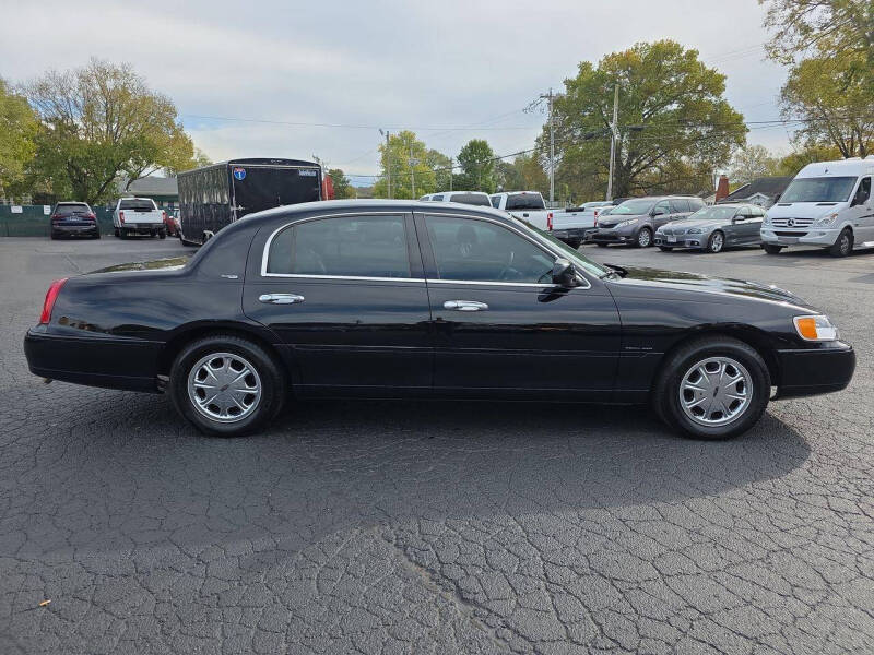1999 Lincoln Town Car Signature