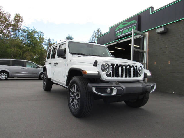 2024 Jeep Wrangler 4-Door Sahara's photo