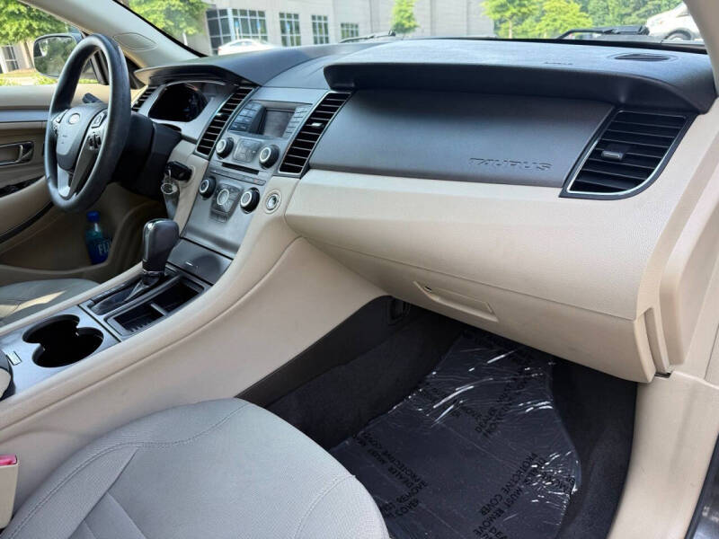 2016 Ford Taurus SE
