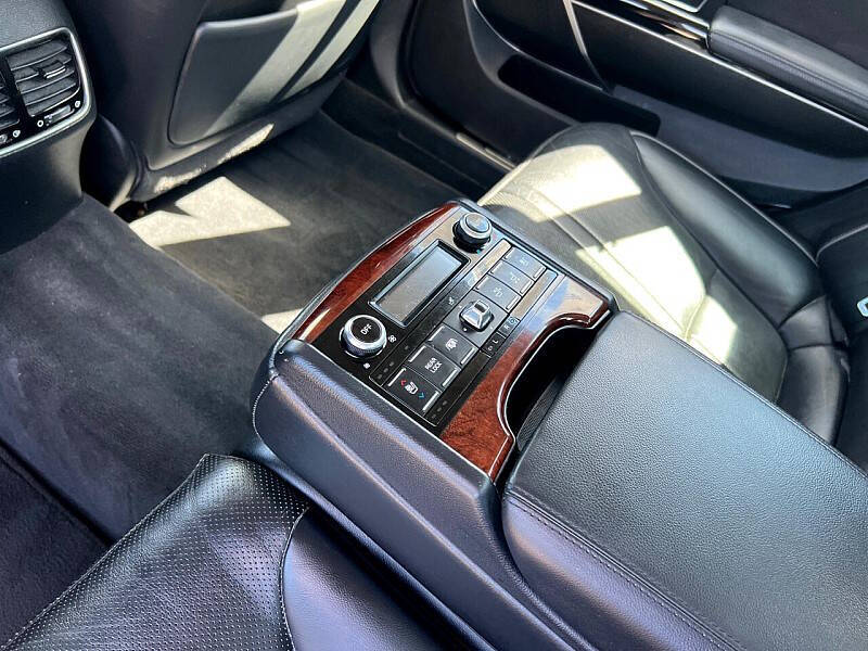 2015 Kia K900 Luxury