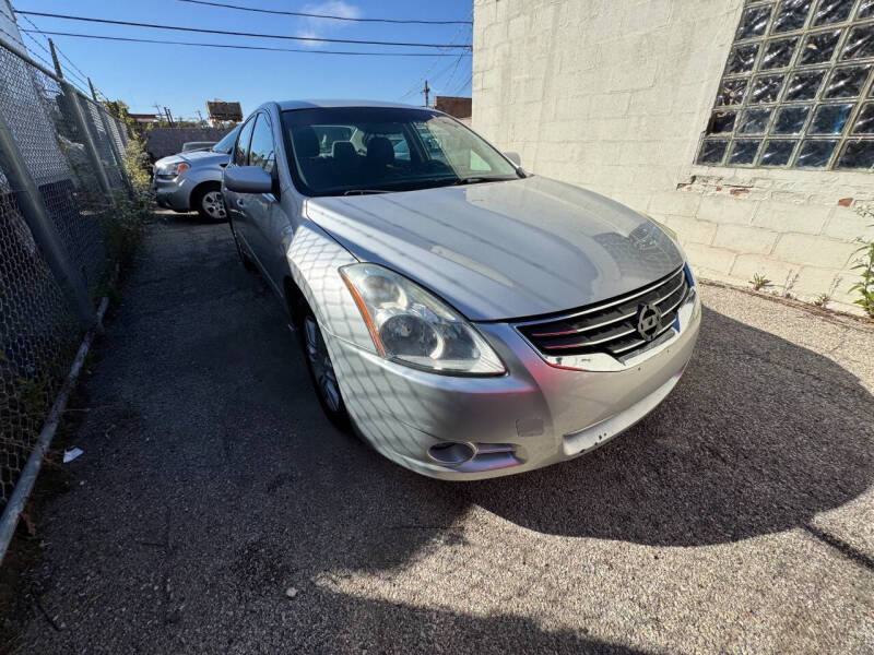 2011 Nissan Altima S photo 3