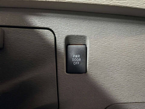 2012 Toyota Sienna LE 8-Passenger