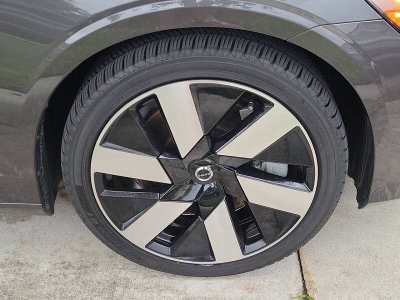 2024 Volvo S60 Recharge T8 Plus Dark Theme